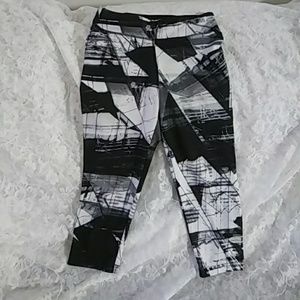 Adidas Climalite Abstract Black White Stretch Capris. Travel, Athleisure